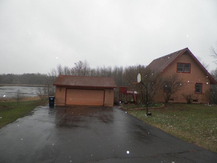 9760 Jocelyn Ct, Chisago City, MN 55013