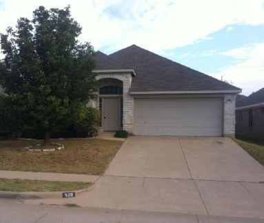 520 Pineview Ln, Fort Worth, TX 76140