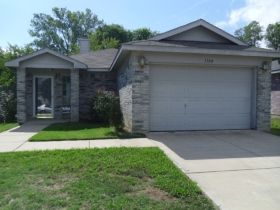 1108 Sandalwood Dr, Fort Worth, TX 76140