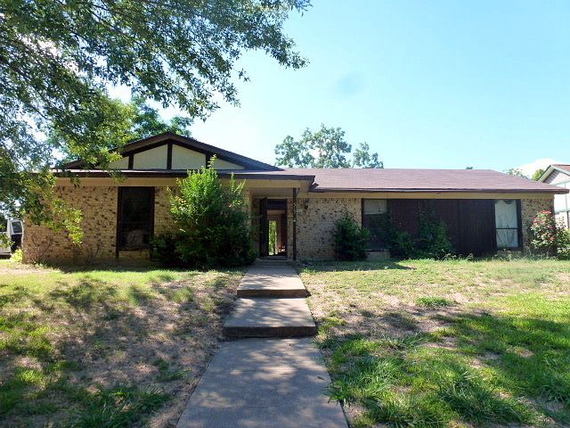 Angelfire Drive, Hewitt, TX 76643