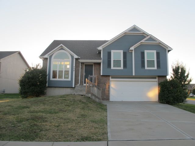 532 North Pine Court, Gardner, KS 66030