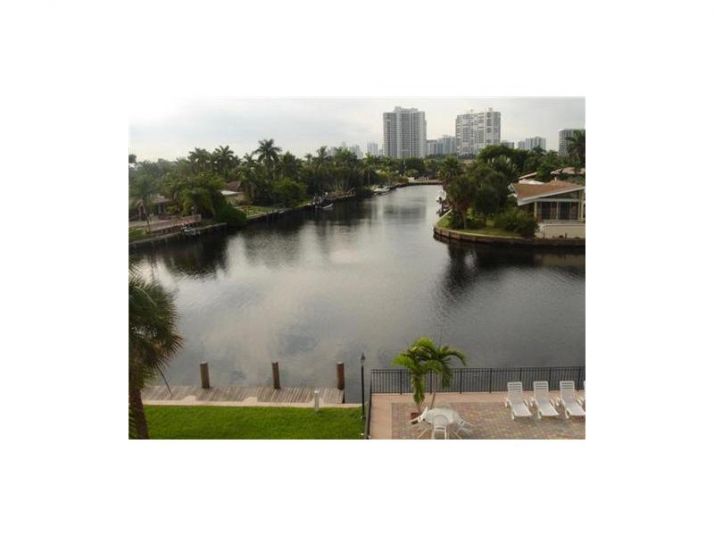 301 GOLDEN ISLES DR # 410, Hallandale, FL 33009