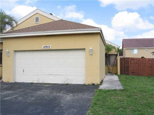 18915 NW 80 CT, Hialeah, FL 33015