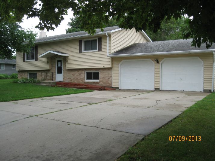 412 Alex Moore St, Sauk Centre, MN 56378