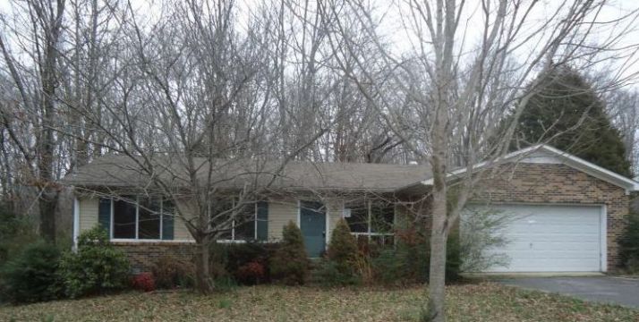 1008 Hickory St, Lawrenceburg, TN 38464