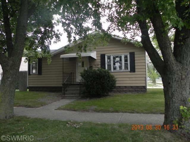 1774 Huizenga St, Muskegon, MI 49442