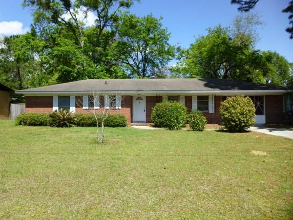 2611 Canary Dr, Brunswick, GA 31520