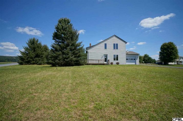 3 Acomo Dr, Dillsburg, PA 17019