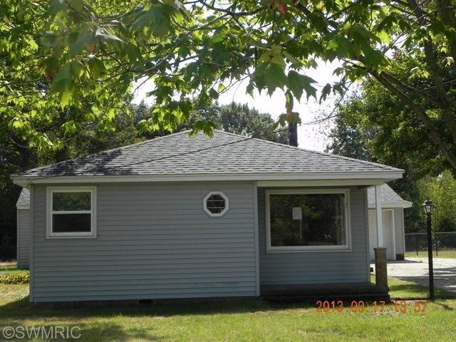 3265 Sunset Dr, Muskegon, MI 49444