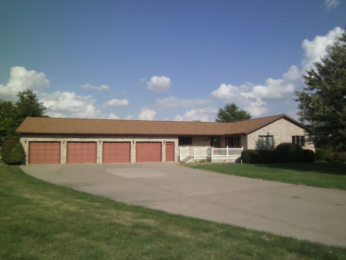 2481 Hummingbird Ln, Muscatine, IA 52761