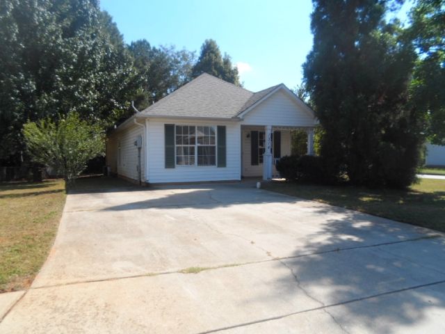 1314 N Hampton Dr, Hampton, GA 30228