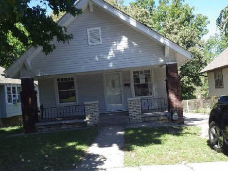 6216 E 10th St, Kansas City, MO 64126