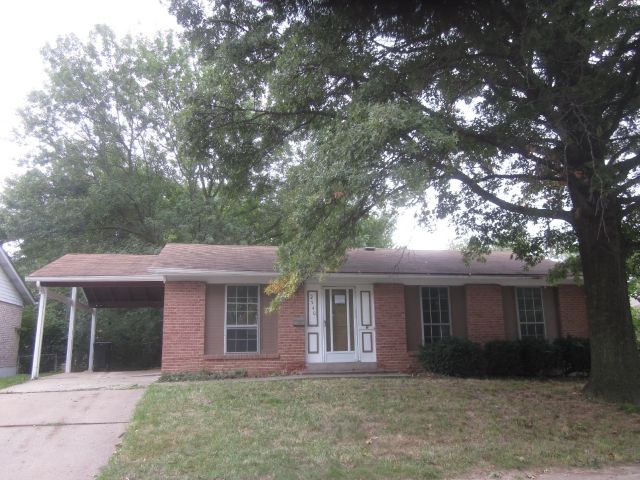 2540 Courtyard Pl, Florissant, MO 63031