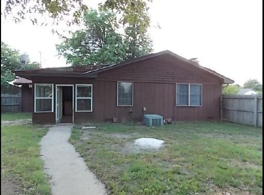 401 Shady Dr, Sikeston, MO 63801