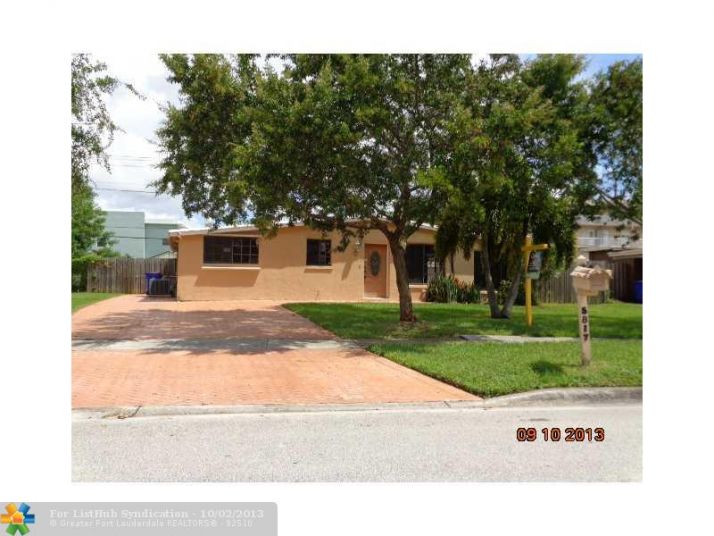 5817 Park Dr, Pompano Beach, FL 33063