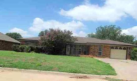 Linwood St, Weatherford, OK 73096