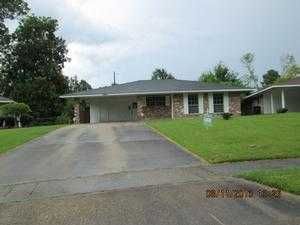 6863 Vineyard Dr, Baton Rouge, LA 70812