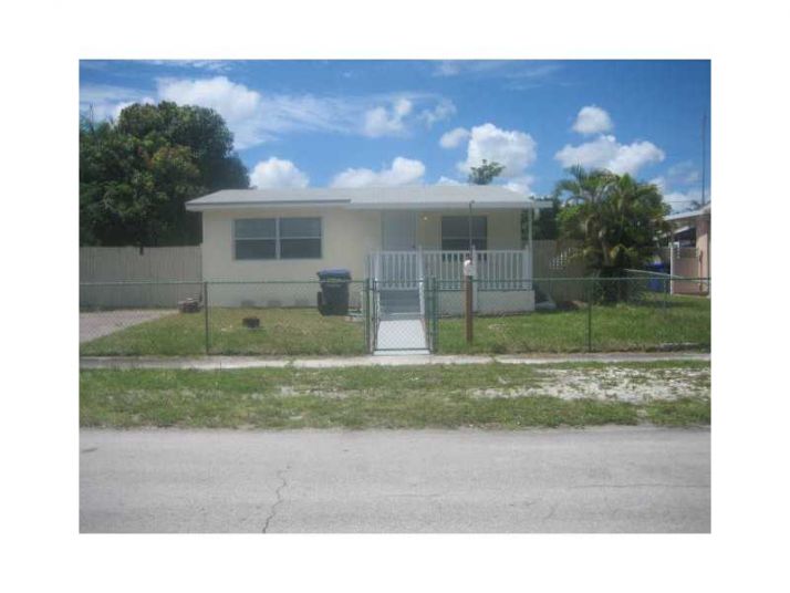 6412 Meade St, Hollywood, FL 33024