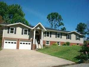 1010 Berkshire Ln, Russell, KY 41169