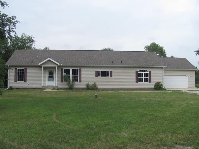 16449 E Country Club Dr, Momence, IL 60954