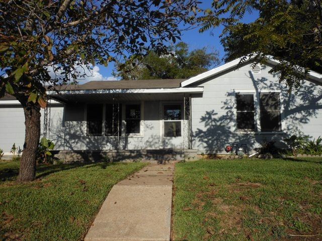 1703 Morgan St, Brenham, TX 77833