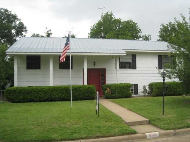 409 E Mansfield St, Brenham, TX 77833