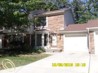 27995 Red Cedar Ln, Harrison Township, MI 48045