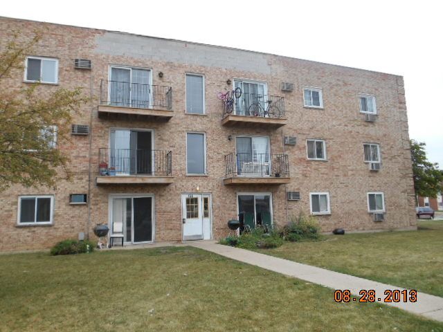 161 W Elk Trl Apt 163, Carol Stream, IL 60188