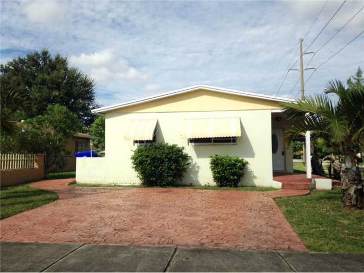 290 NW 63 CT, Miami, FL 33126