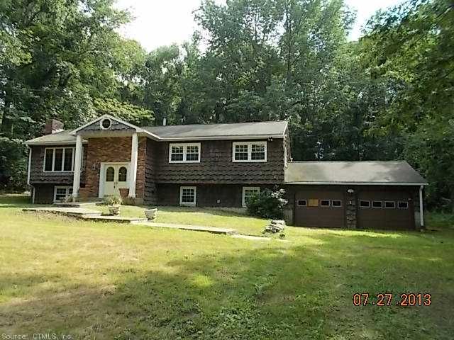 3 Pebble Rd, Newtown, CT 06470