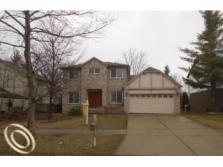 2766 Continental Dr, Troy, MI 48083