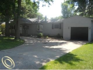 576 Colebrook Dr, Troy, MI 48083