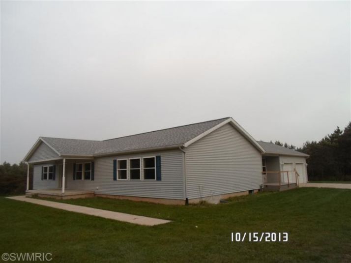 4716 13 Mile Rd, Remus, MI 49340