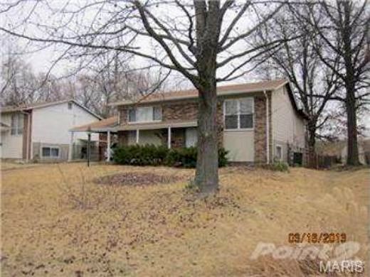 Ville-Cecelia Lane, Hazelwood, MO 63042