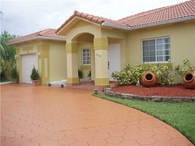 8898 NW 175 ST, Hialeah, FL 33018