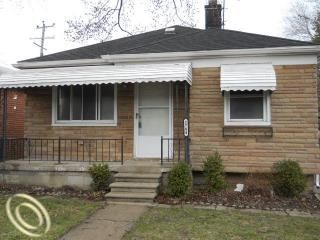 1784 Horger St, Lincoln Park, MI 48146