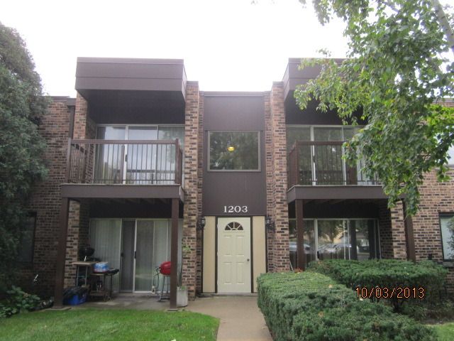 1203 Pleasant Run Dr Apt 110, Wheeling, IL 60090