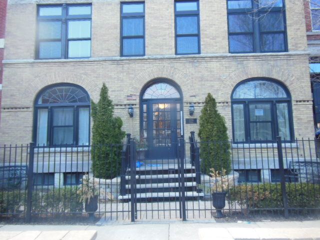 2220 N Sedgwick St Apt 101, Chicago, IL 60614