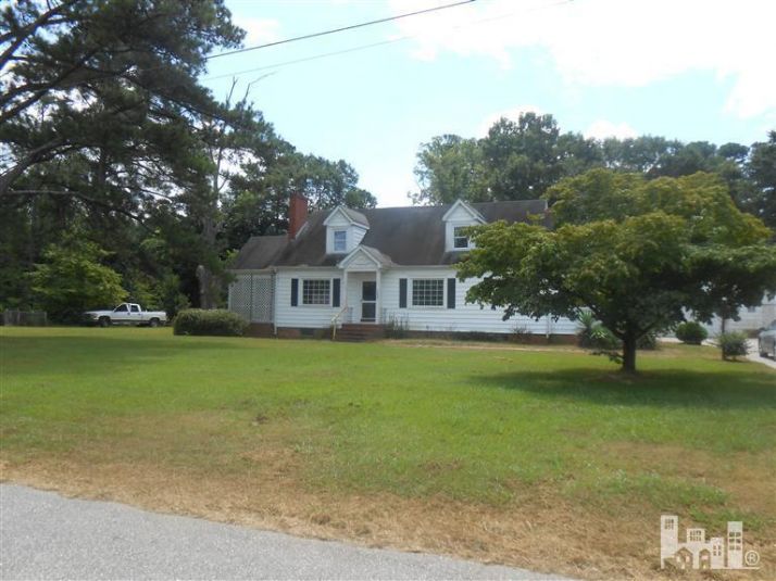 310 E Pleasant St, Roseboro, NC 28382