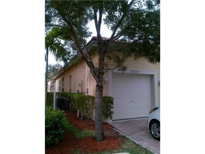 3935 NE 12 DR, Homestead, FL 33033