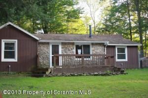 71 Bowens Rd, Moscow, PA 18444