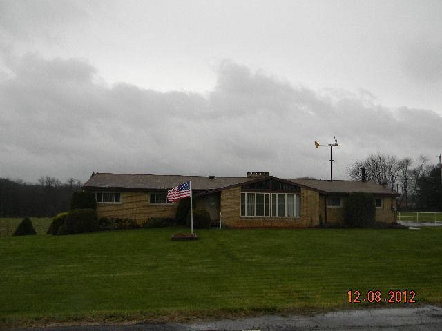 11 Moore Rd, Imperial, PA 15126