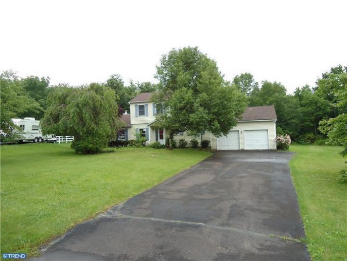 226 Crest Dr, Sellersville, PA 18960