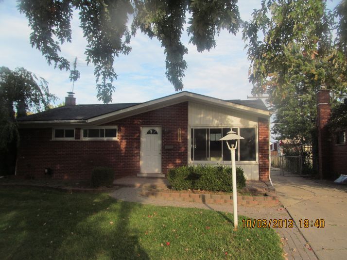 31712 Brookwood St, Saint Clair Shores, MI 48082