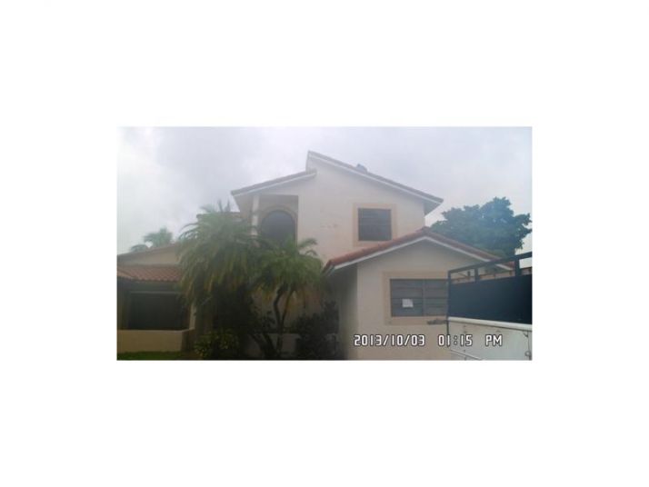 20182 W OAKMONT CR, Hialeah, FL 33015