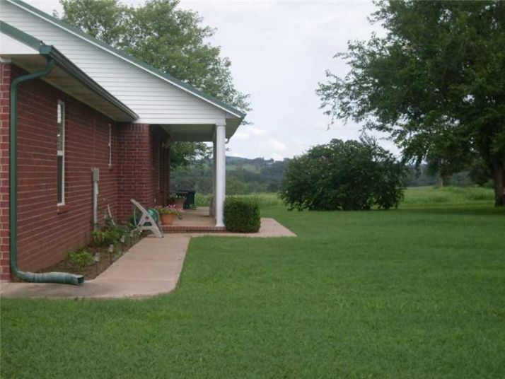 1716 CR 409, Berryville, AR 72616