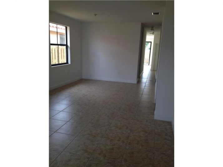 9780 NW 8 TE, Miami, FL 33172