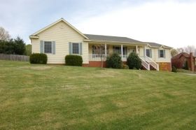 2560 Charlotte Dr, Blacksburg, VA 24060