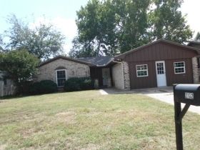 2702 Shawn Dr, Denison, TX 75020