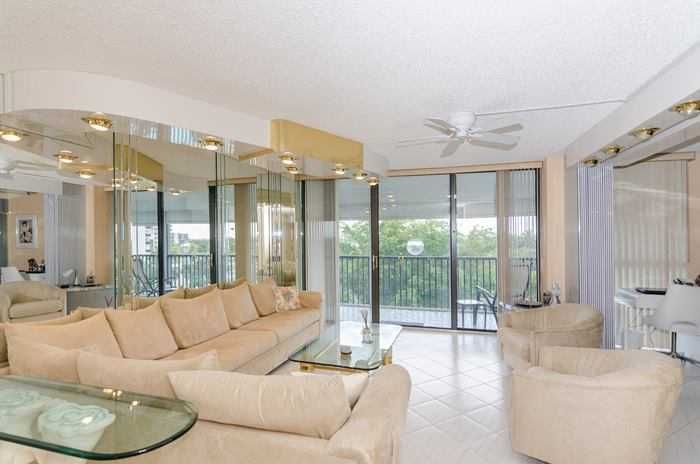 3731 N COUNTRY CLUB DR # 527, Miami, FL 33180